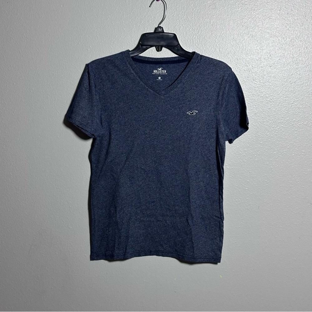 Hollister Men Navy Blue V-Neck T-Shirt Must Have Collection size XXS